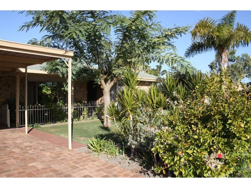 72 WOODWARD CIRCLE, Marangaroo WA 6064