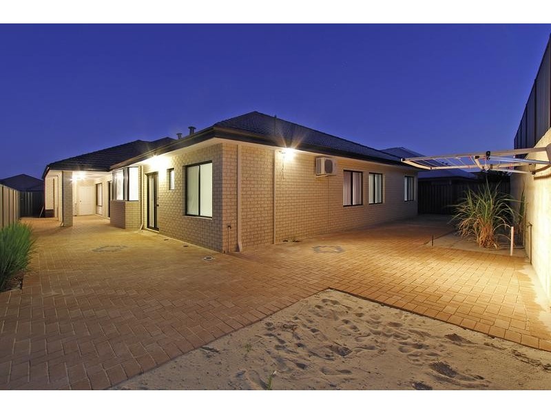 25 Whitehart Ent, Aveley WA 6069
