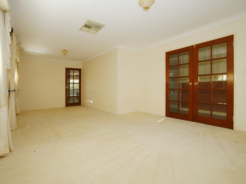 15 Millstream Grove, Ellenbrook WA 6069