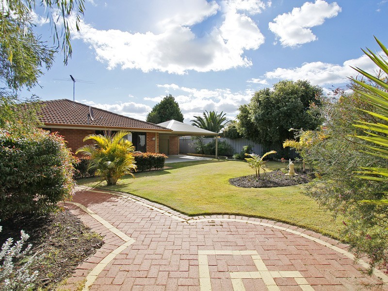 19 Bradbury Place, Alexander Heights WA 6064