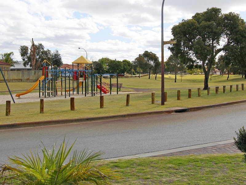 24 Tabubil Gardens, Ballajura WA 6066