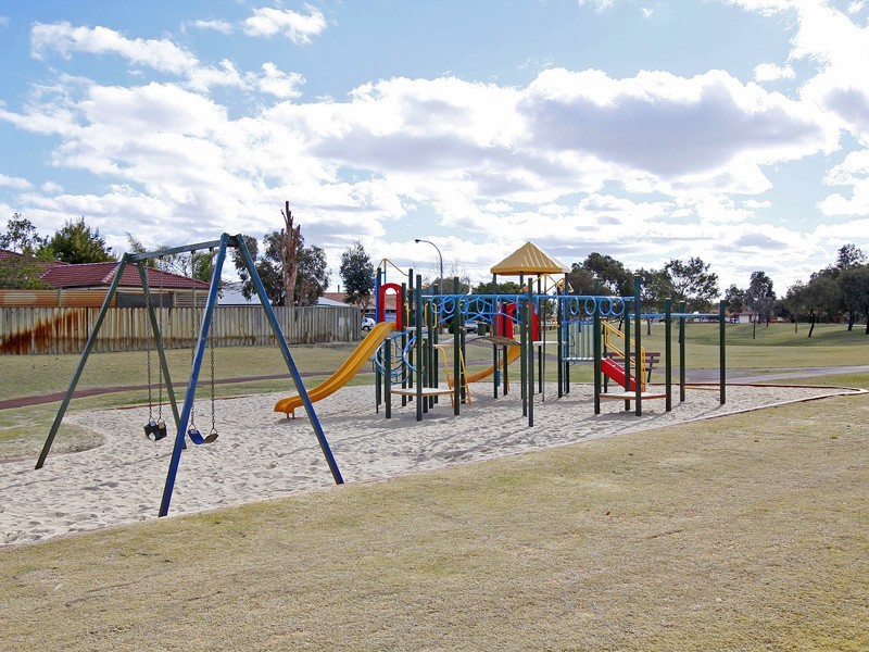 24 Tabubil Gardens, Ballajura WA 6066