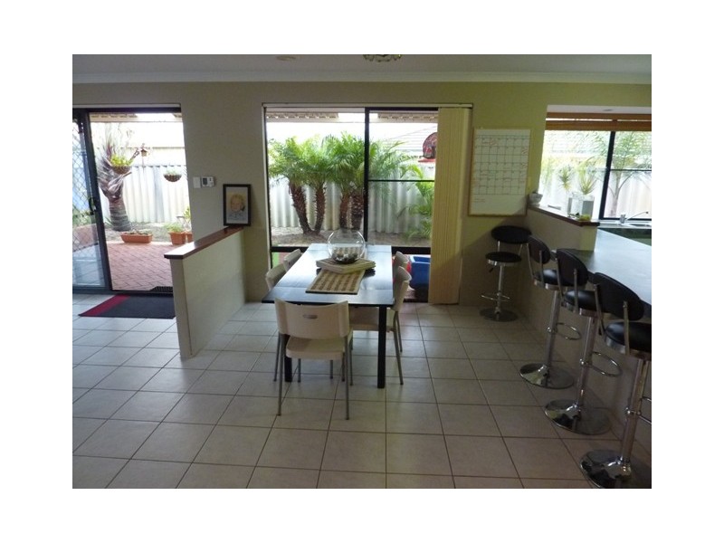 8 Blue Grove, Alexander Heights WA 6064