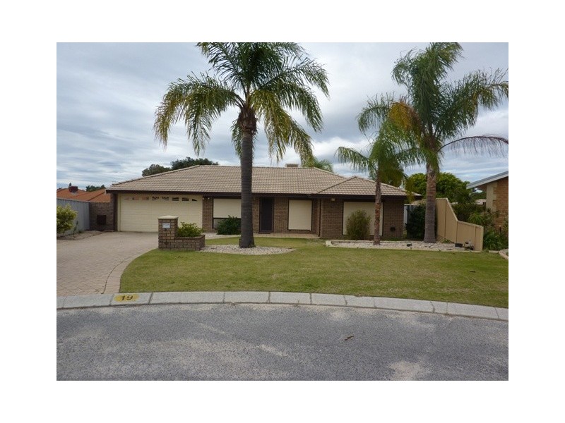 19 Drevon Place, Marangaroo WA 6064