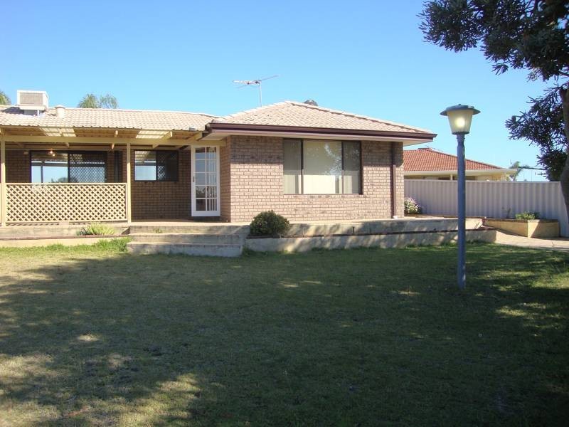 19 Drevon Place, Marangaroo WA 6064