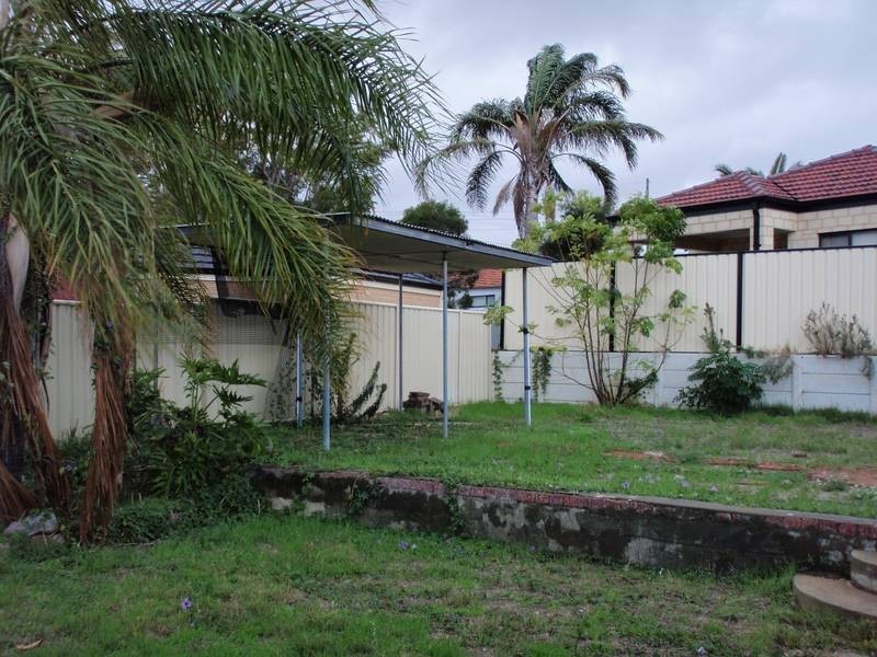 14 Poynings Street, Westminster WA 6061