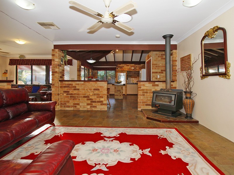 5 Carnaby Place, Alexander Heights WA 6064