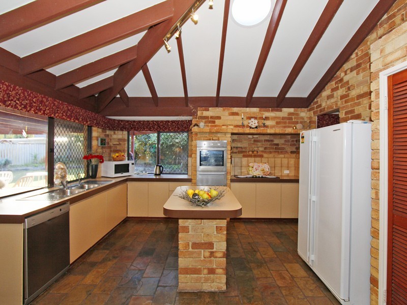 5 Carnaby Place, Alexander Heights WA 6064