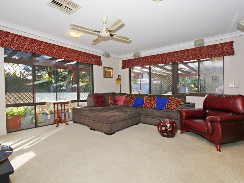5 Carnaby Place, Alexander Heights WA 6064