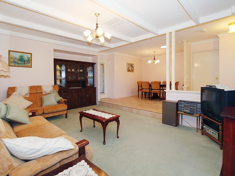 12 Rosebury Avenue, Alexander Heights WA 6064