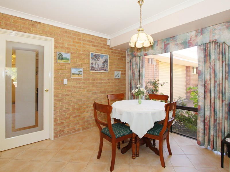 12 Rosebury Avenue, Alexander Heights WA 6064