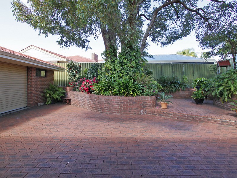 12 Rosebury Avenue, Alexander Heights WA 6064