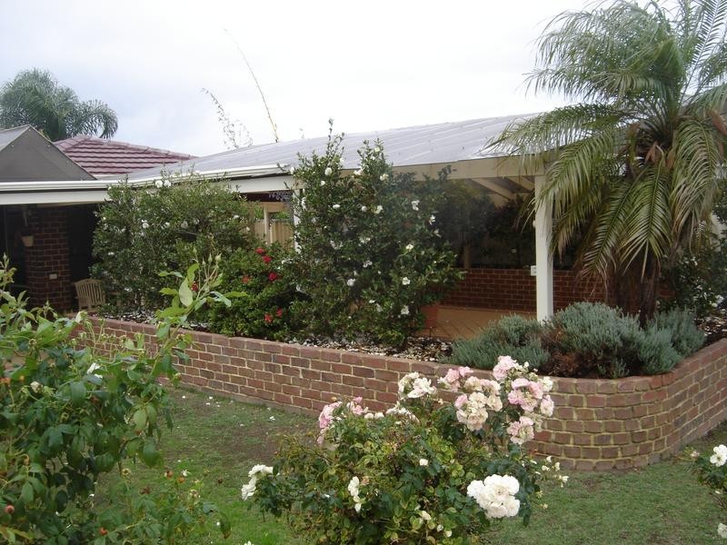 17 Rosebank Gardens, Alexander Heights WA 6064