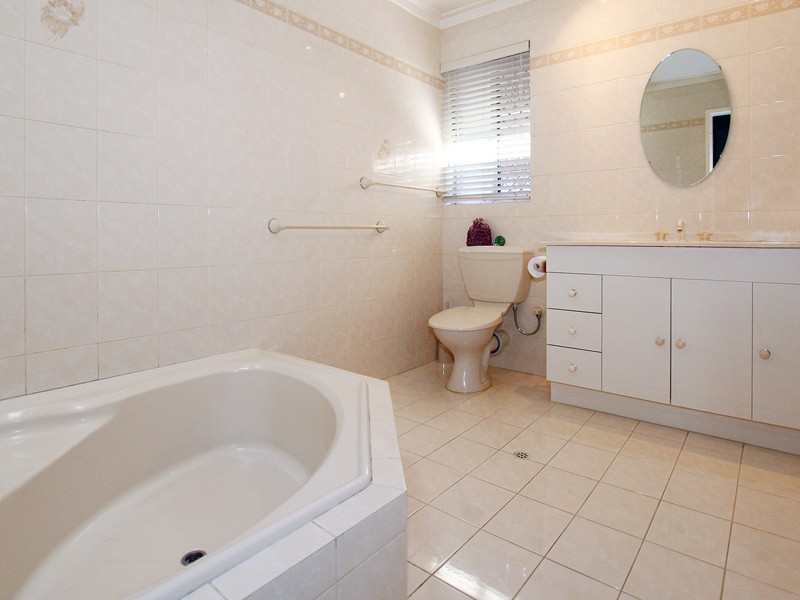13 Alderhurst Crescent, Bayswater WA 6053