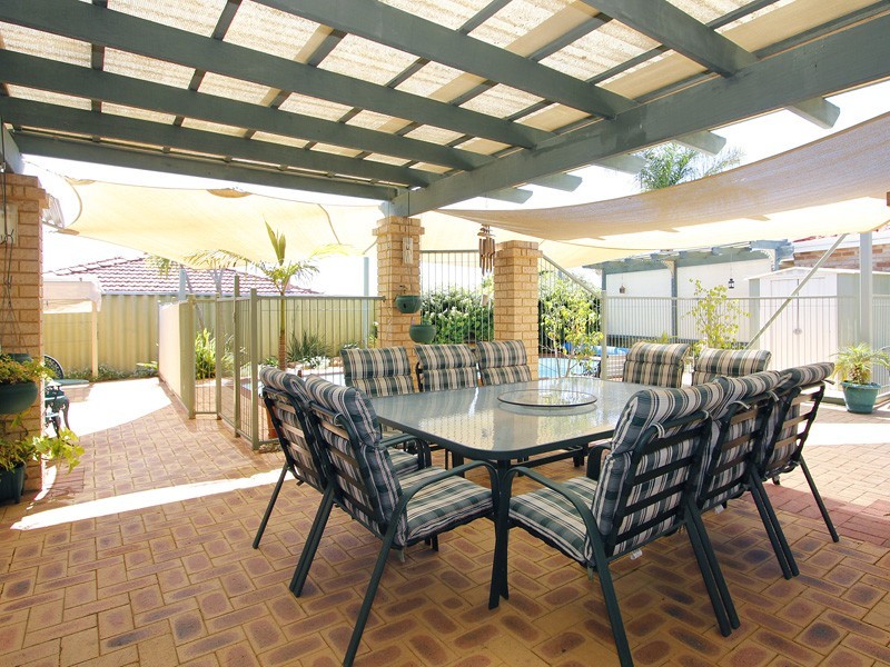 9 Drevon Place, Marangaroo WA 6064