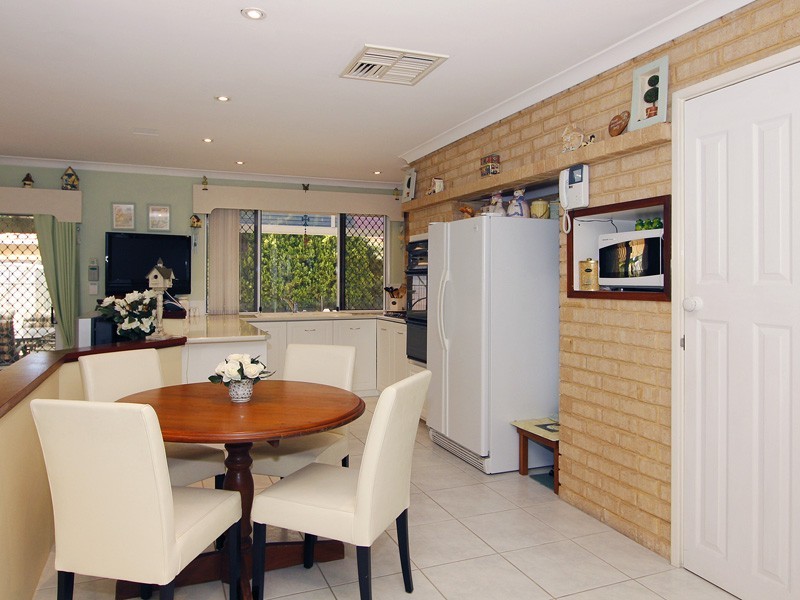 9 Drevon Place, Marangaroo WA 6064