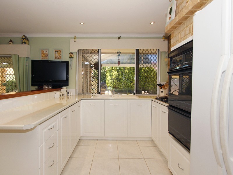 9 Drevon Place, Marangaroo WA 6064