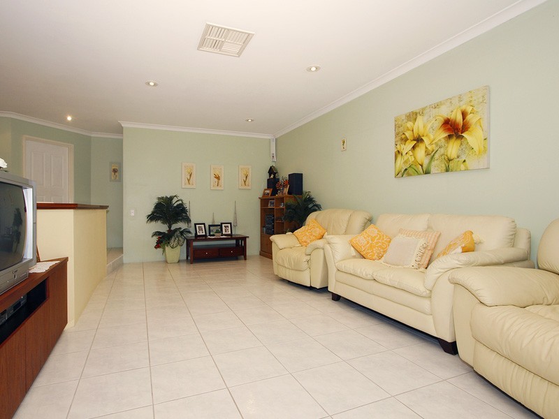 9 Drevon Place, Marangaroo WA 6064