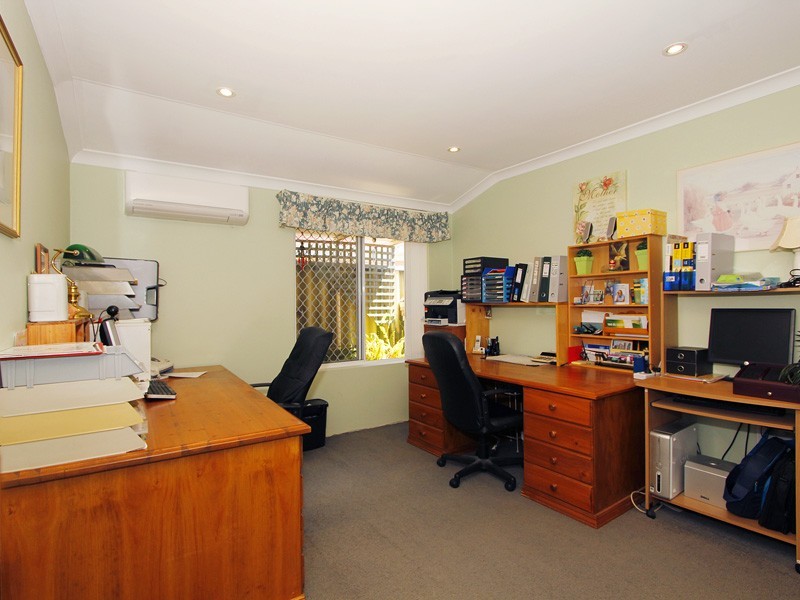 9 Drevon Place, Marangaroo WA 6064