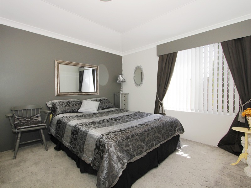 9 Drevon Place, Marangaroo WA 6064