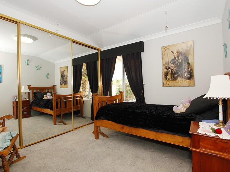 9 Drevon Place, Marangaroo WA 6064