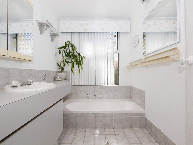 9 Drevon Place, Marangaroo WA 6064