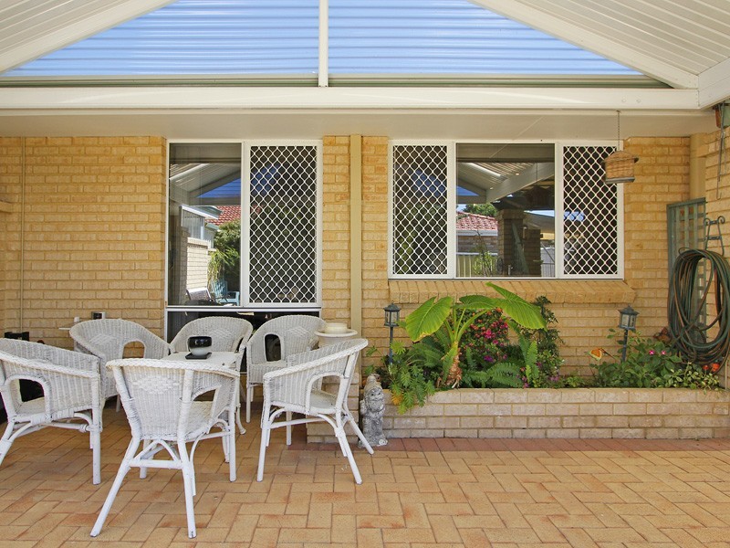 9 Drevon Place, Marangaroo WA 6064