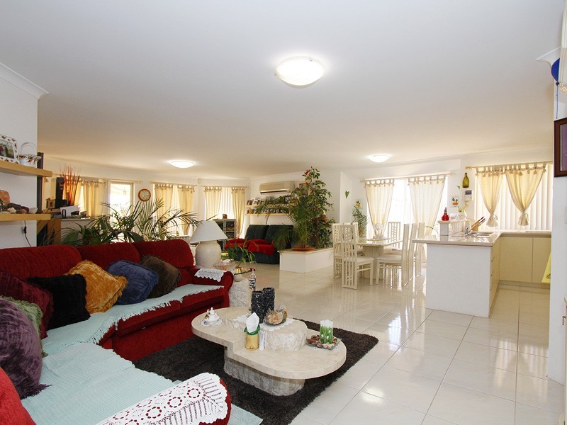 4 Clisby Brace, Alexander Heights WA 6064