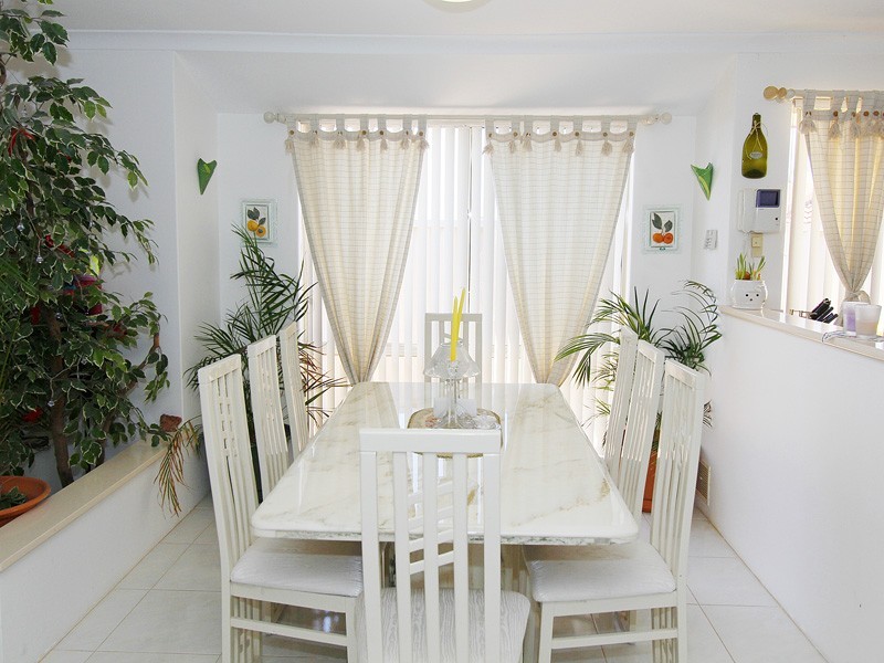 4 Clisby Brace, Alexander Heights WA 6064