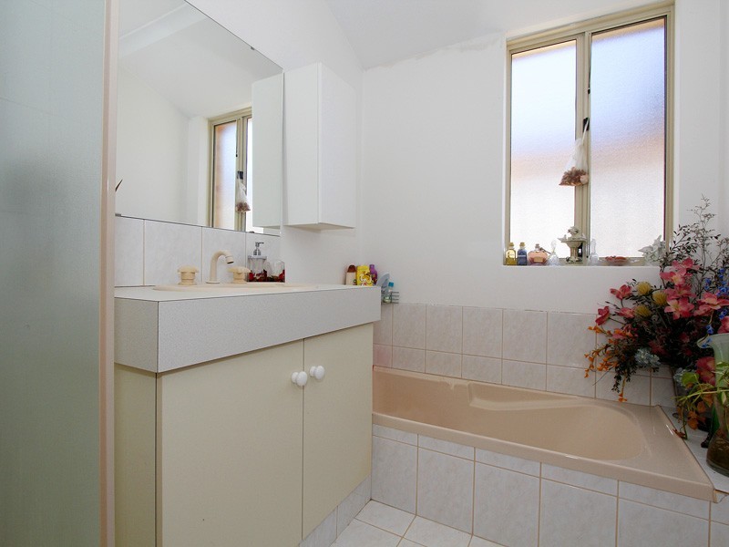 4 Clisby Brace, Alexander Heights WA 6064