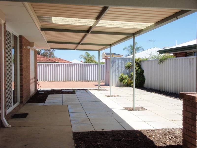 15 Pleasant Mews, Marangaroo WA 6064