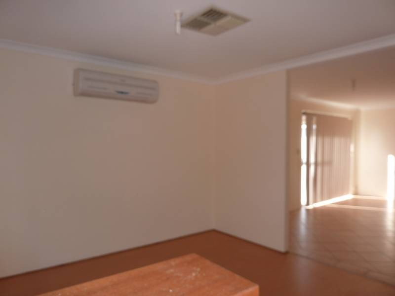 2 Woodroffe Place, Alexander Heights WA 6064
