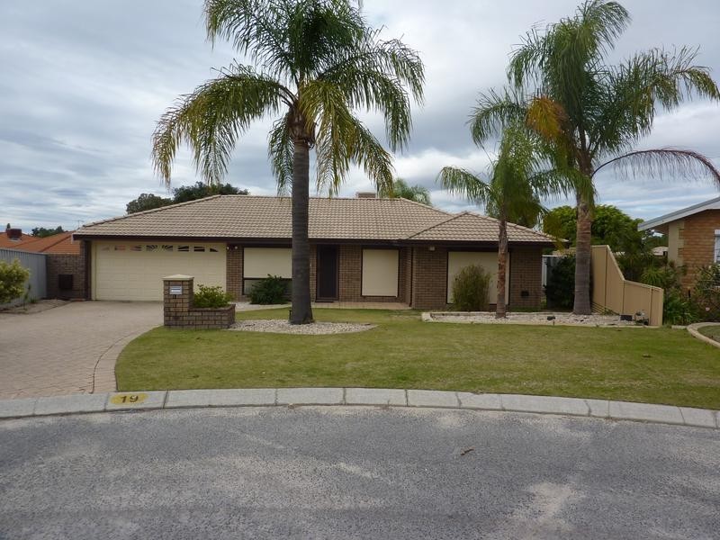 19 Drevon Place, Marangaroo WA 6064