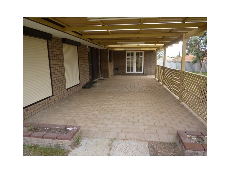 19 Drevon Place, Marangaroo WA 6064