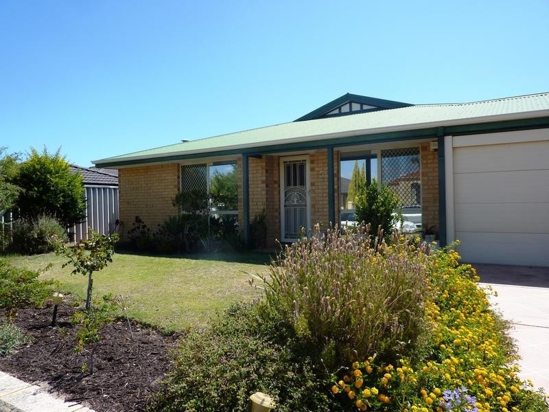 5 Masters Place, Marangaroo WA 6064
