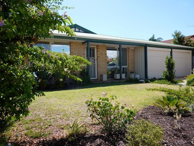 5 Masters Place, Marangaroo WA 6064