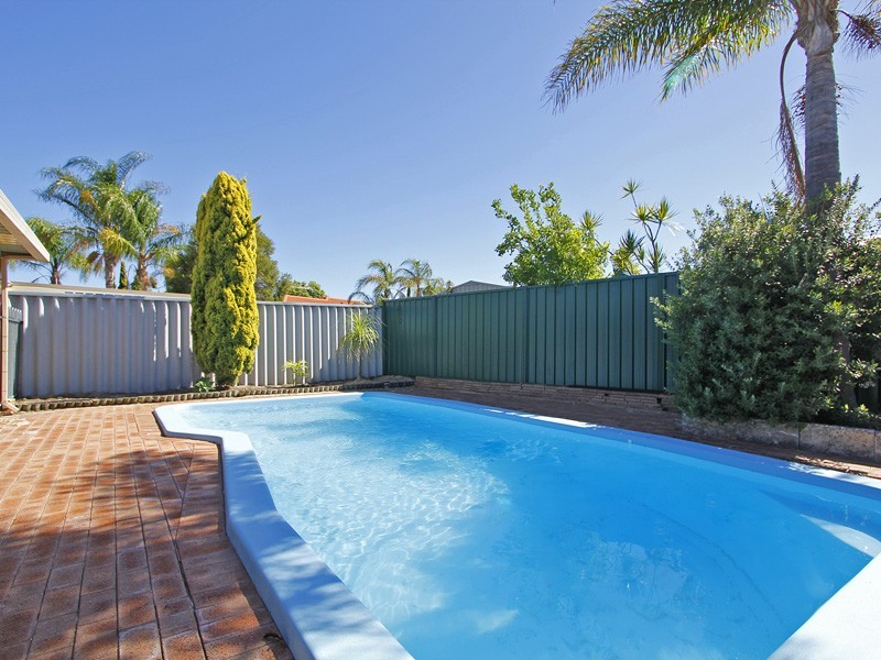 10 Peacock Green, Ballajura WA 6066
