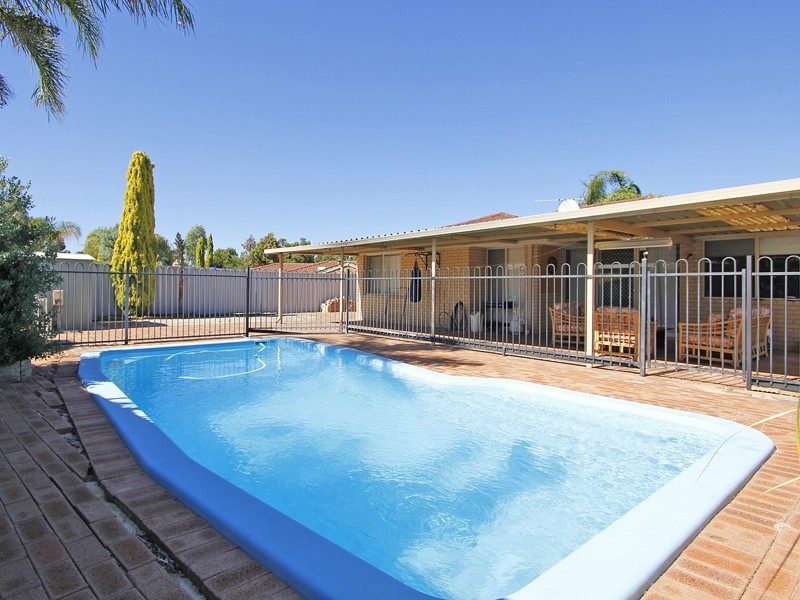 10 Peacock Green, Ballajura WA 6066