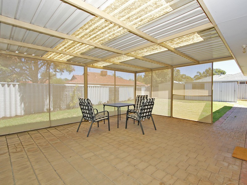 5 Whitegum Court, Marangaroo WA 6064