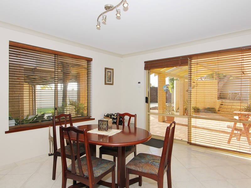 4 Island Retreat, Ballajura WA 6066