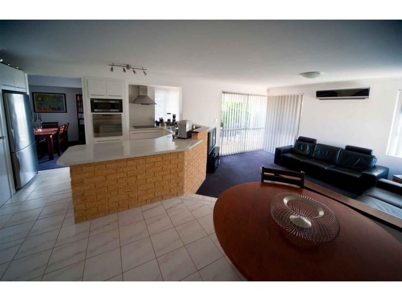 11 Josephine Way, Alexander Heights WA 6064