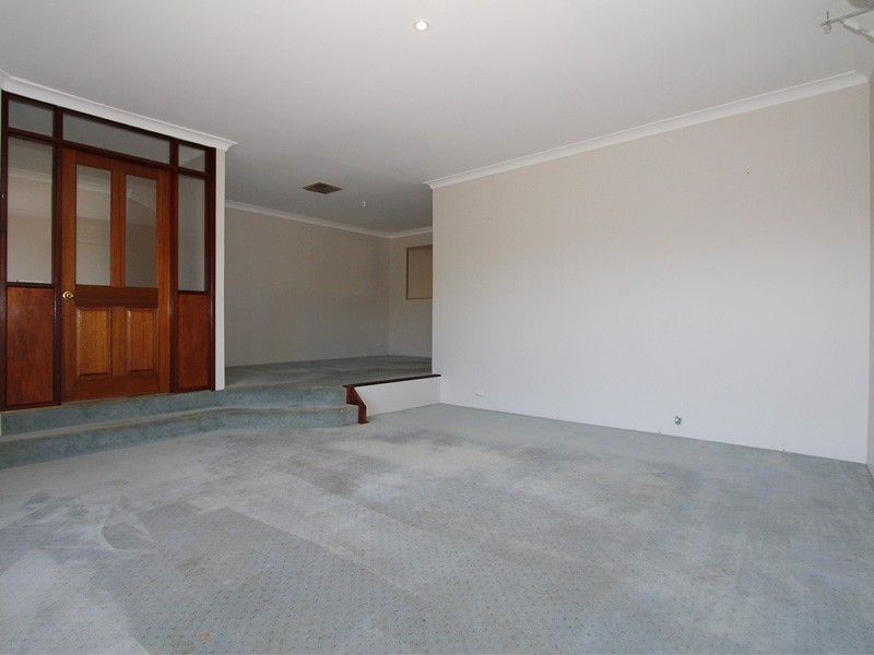 1 Woodspring Grove, Ballajura WA 6066