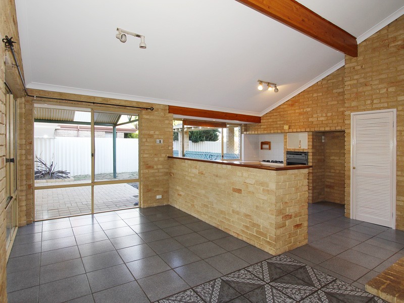 1 Woodspring Grove, Ballajura WA 6066