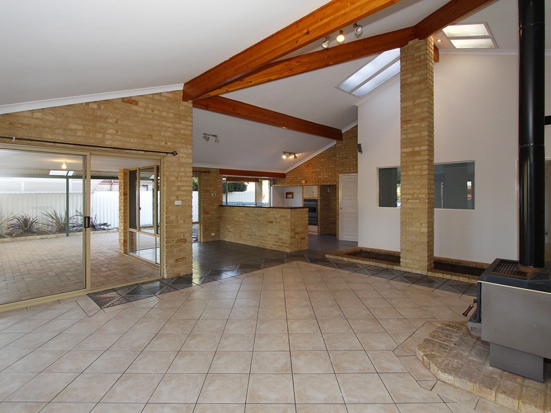 1 Woodspring Grove, Ballajura WA 6066