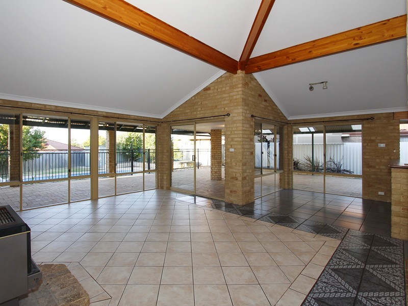 1 Woodspring Grove, Ballajura WA 6066