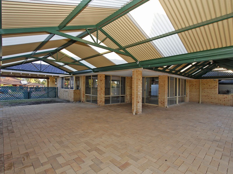 1 Woodspring Grove, Ballajura WA 6066