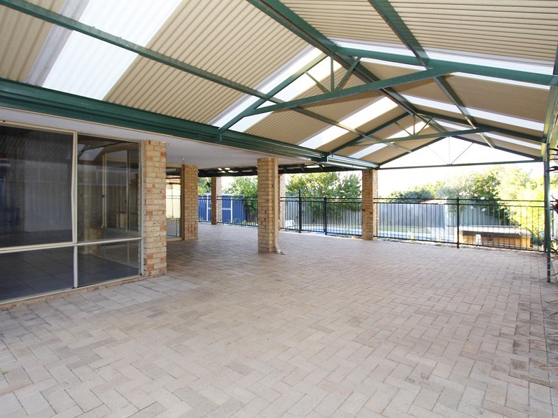1 Woodspring Grove, Ballajura WA 6066