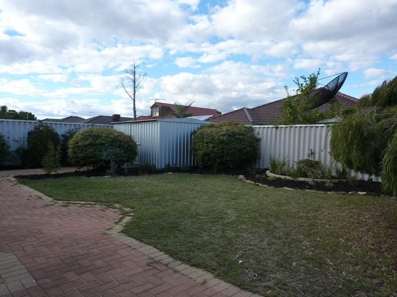 100 The Avenue, Alexander Heights WA 6064