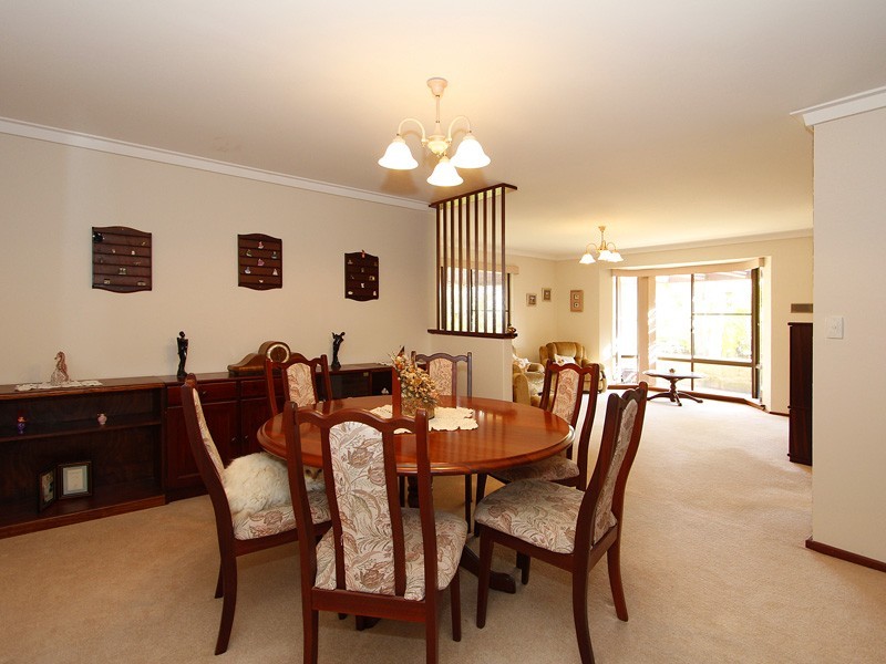 28 Leicester Square, Alexander Heights WA 6064