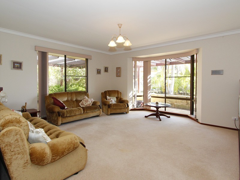 28 Leicester Square, Alexander Heights WA 6064